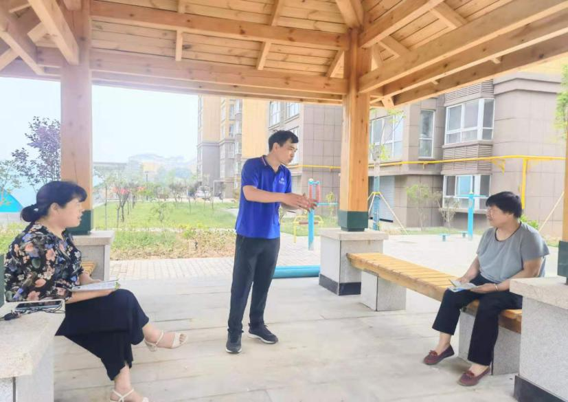 為居民詳細(xì)講解電梯安全知識(shí)